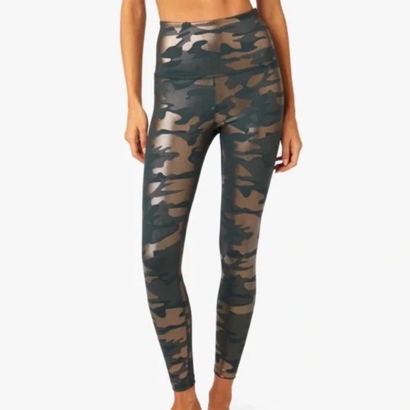 Beyond Yoga Shiny Camo High Green Gunmetal LeggingsSize XS